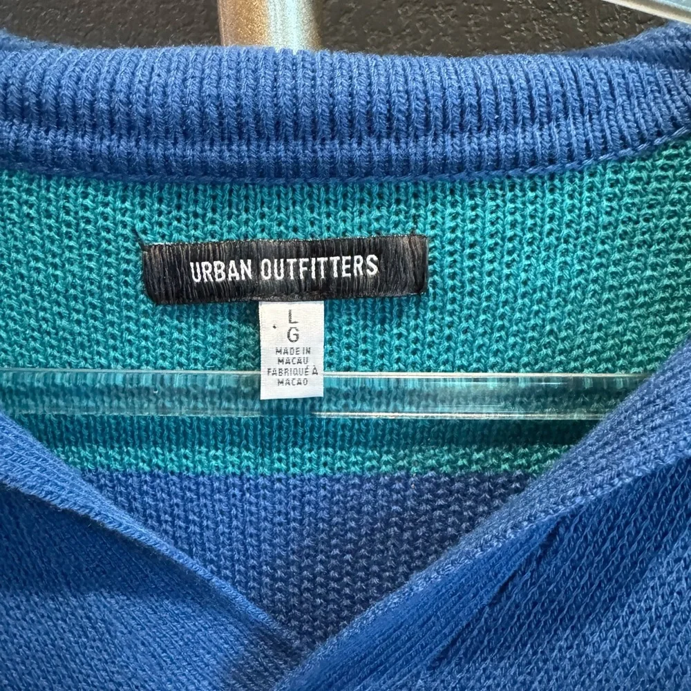 Urban Outfitters V-Neck Sweater in Blue and Teal - Picture 2 of 5